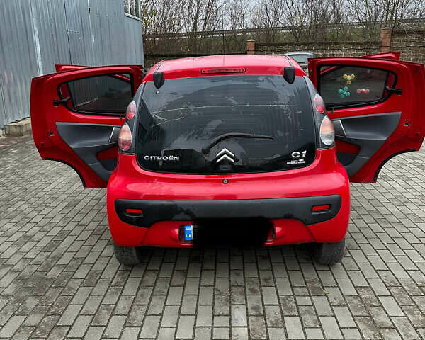 Красный Ситроен С1, объемом двигателя 1 л и пробегом 110 тыс. км за 4300 $, фото 4 на Automoto.ua