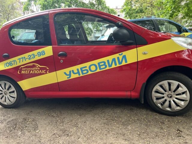 Красный Ситроен С1, объемом двигателя 1 л и пробегом 140 тыс. км за 4200 $, фото 1 на Automoto.ua