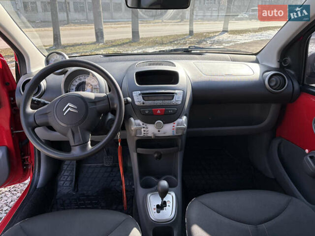 Красный Ситроен С1, объемом двигателя 1 л и пробегом 86 тыс. км за 5399 $, фото 7 на Automoto.ua