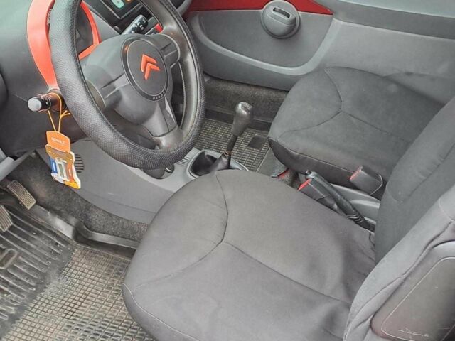 Красный Ситроен С1, объемом двигателя 1 л и пробегом 297 тыс. км за 4790 $, фото 7 на Automoto.ua