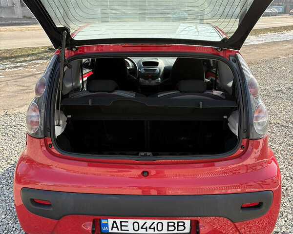 Красный Ситроен С1, объемом двигателя 1 л и пробегом 86 тыс. км за 5399 $, фото 4 на Automoto.ua
