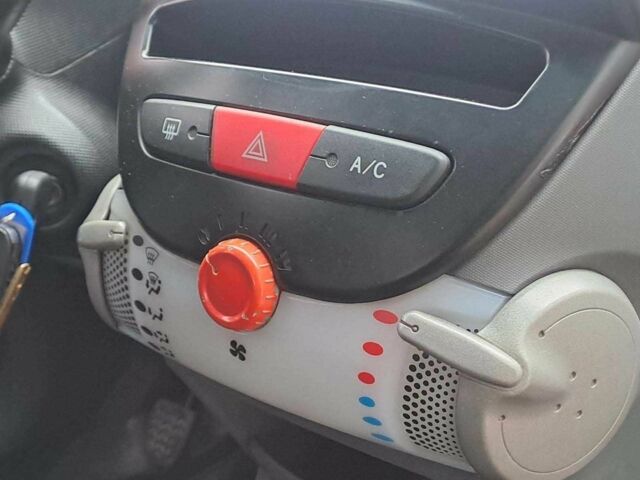 Красный Ситроен С1, объемом двигателя 1 л и пробегом 297 тыс. км за 4790 $, фото 9 на Automoto.ua