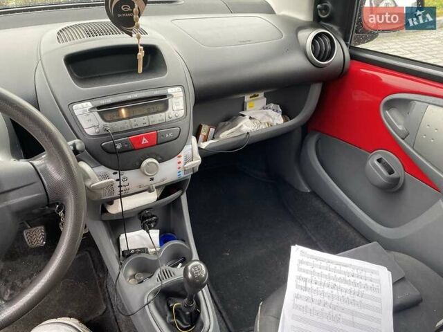 Красный Ситроен С1, объемом двигателя 1 л и пробегом 150 тыс. км за 4850 $, фото 23 на Automoto.ua