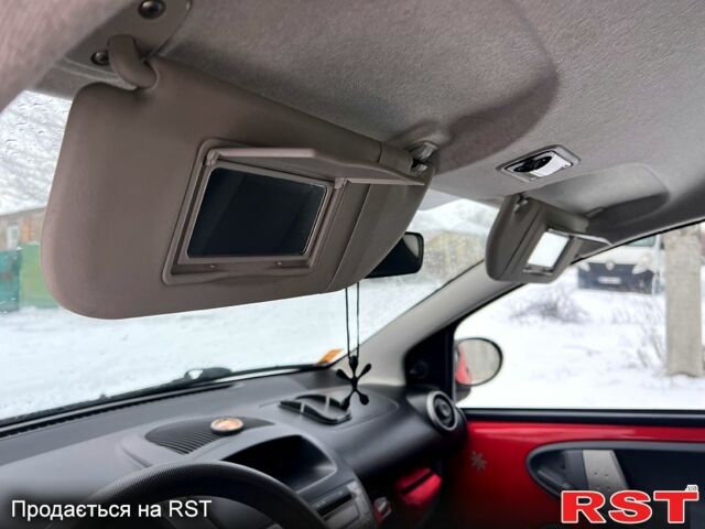 Красный Ситроен С1, объемом двигателя 1 л и пробегом 16300 тыс. км за 4400 $, фото 6 на Automoto.ua