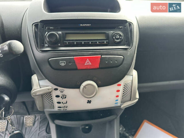 Красный Ситроен С1, объемом двигателя 1 л и пробегом 247 тыс. км за 2500 $, фото 17 на Automoto.ua