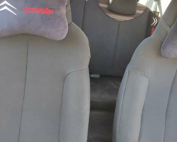 Красный Ситроен С1, объемом двигателя 1 л и пробегом 285 тыс. км за 4200 $, фото 16 на Automoto.ua