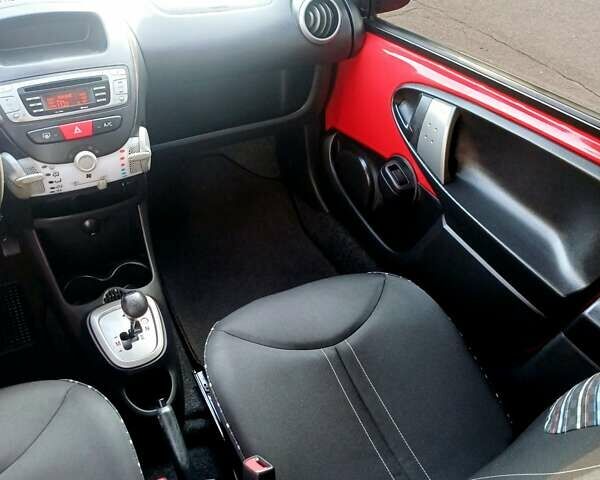 Красный Ситроен С1, объемом двигателя 1 л и пробегом 111 тыс. км за 6350 $, фото 71 на Automoto.ua