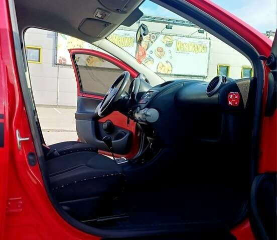 Красный Ситроен С1, объемом двигателя 1 л и пробегом 111 тыс. км за 6350 $, фото 67 на Automoto.ua