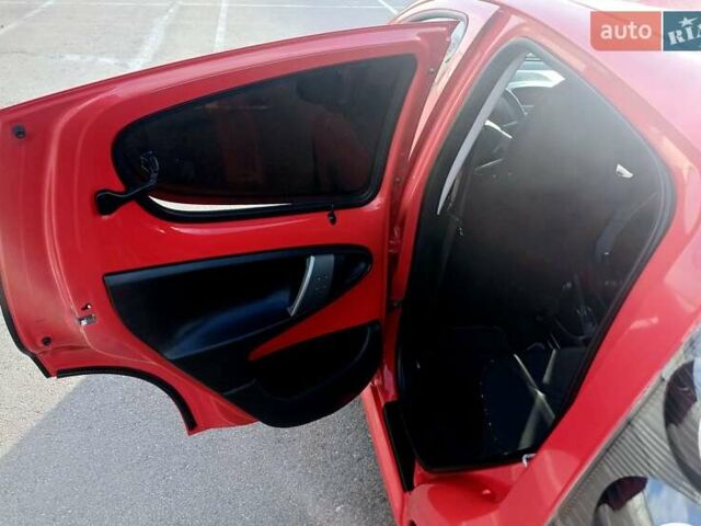 Красный Ситроен С1, объемом двигателя 1 л и пробегом 111 тыс. км за 6350 $, фото 91 на Automoto.ua