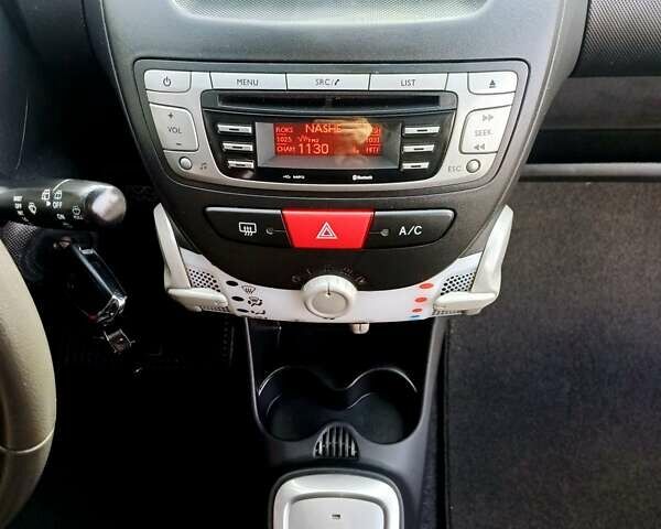 Красный Ситроен С1, объемом двигателя 1 л и пробегом 111 тыс. км за 6350 $, фото 81 на Automoto.ua