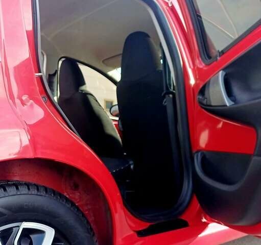 Красный Ситроен С1, объемом двигателя 1 л и пробегом 111 тыс. км за 6350 $, фото 90 на Automoto.ua