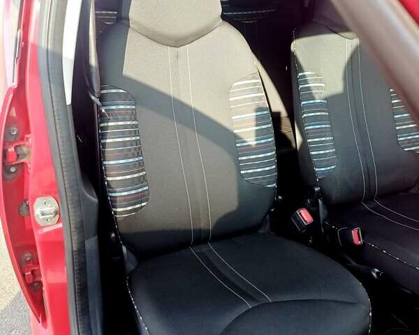 Красный Ситроен С1, объемом двигателя 1 л и пробегом 111 тыс. км за 6350 $, фото 69 на Automoto.ua