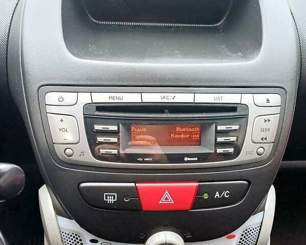 Красный Ситроен С1, объемом двигателя 1 л и пробегом 111 тыс. км за 6350 $, фото 85 на Automoto.ua