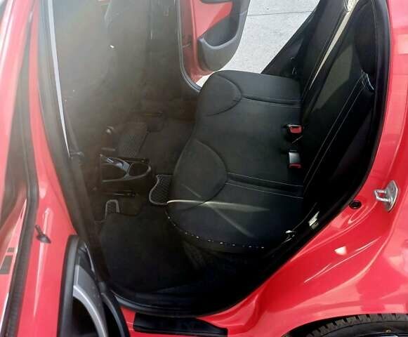 Красный Ситроен С1, объемом двигателя 1 л и пробегом 111 тыс. км за 6350 $, фото 104 на Automoto.ua