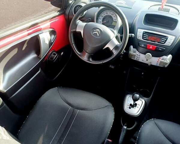 Красный Ситроен С1, объемом двигателя 1 л и пробегом 111 тыс. км за 6350 $, фото 72 на Automoto.ua