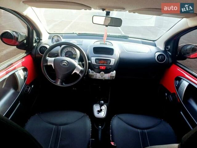 Красный Ситроен С1, объемом двигателя 1 л и пробегом 111 тыс. км за 6350 $, фото 70 на Automoto.ua
