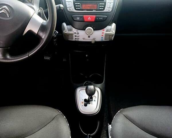 Красный Ситроен С1, объемом двигателя 1 л и пробегом 111 тыс. км за 6350 $, фото 73 на Automoto.ua