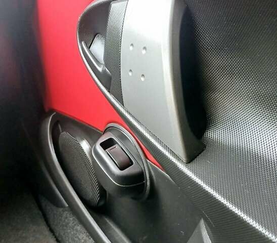 Красный Ситроен С1, объемом двигателя 1 л и пробегом 111 тыс. км за 6350 $, фото 86 на Automoto.ua