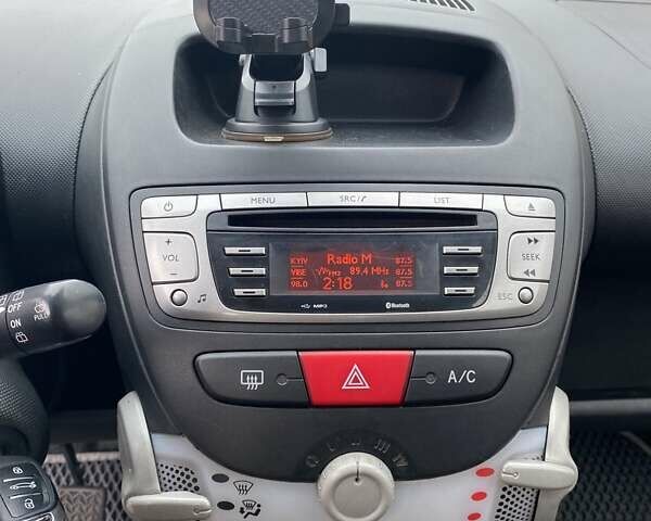 Сітроен С1 2012 у Києві на Automoto.ua Червоний Сітроен С1, об'ємом двигуна 1 л та пробігом 111 тис. км за 4700 $, фото 14 на Automoto.ua