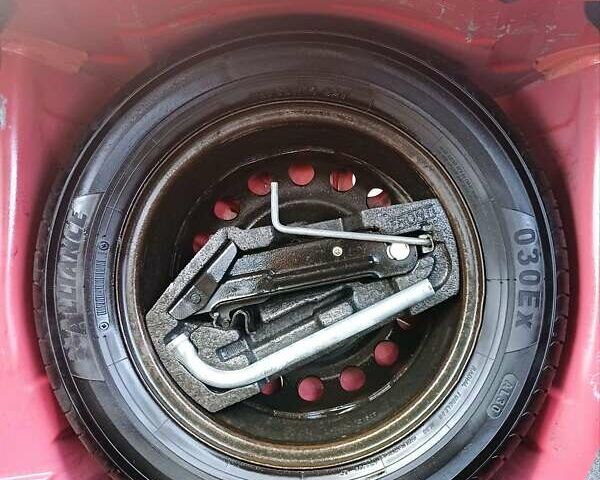 Красный Ситроен С1, объемом двигателя 1 л и пробегом 111 тыс. км за 6350 $, фото 24 на Automoto.ua