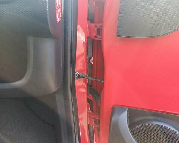 Красный Ситроен С1, объемом двигателя 1 л и пробегом 111 тыс. км за 6350 $, фото 54 на Automoto.ua