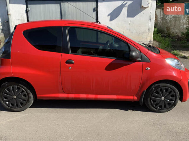 Красный Ситроен С1, объемом двигателя 1 л и пробегом 71 тыс. км за 5200 $, фото 3 на Automoto.ua