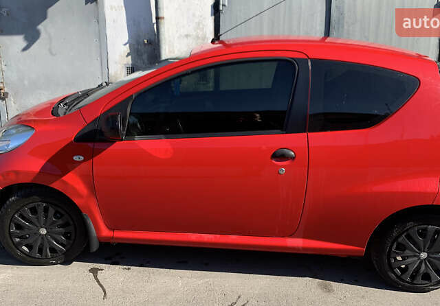 Красный Ситроен С1, объемом двигателя 1 л и пробегом 71 тыс. км за 5200 $, фото 2 на Automoto.ua