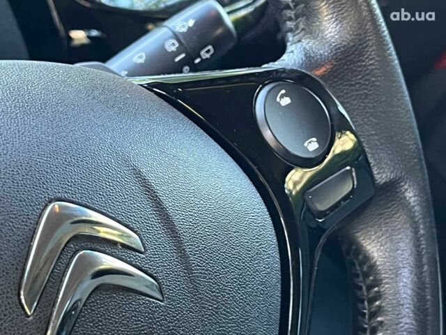 Красный Ситроен С1, объемом двигателя 1 л и пробегом 26 тыс. км за 11990 $, фото 34 на Automoto.ua