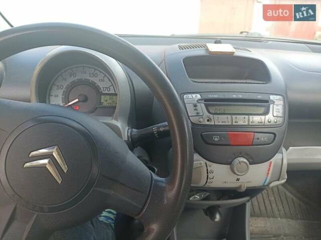 Желтый Ситроен С1, объемом двигателя 1 л и пробегом 150 тыс. км за 4350 $, фото 26 на Automoto.ua