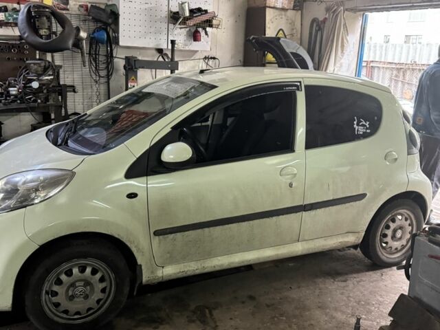Жовтий Сітроен С1, об'ємом двигуна 1 л та пробігом 180 тис. км за 5000 $, фото 1 на Automoto.ua