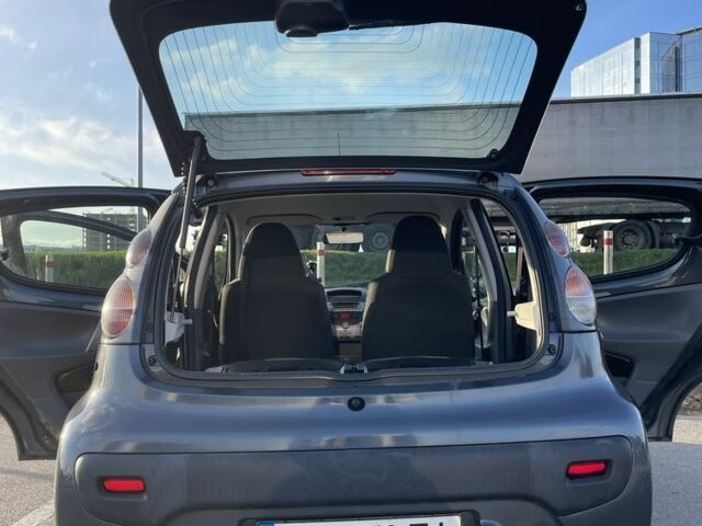 Серый Ситроен С1, объемом двигателя 1 л и пробегом 130 тыс. км за 6500 $, фото 2 на Automoto.ua