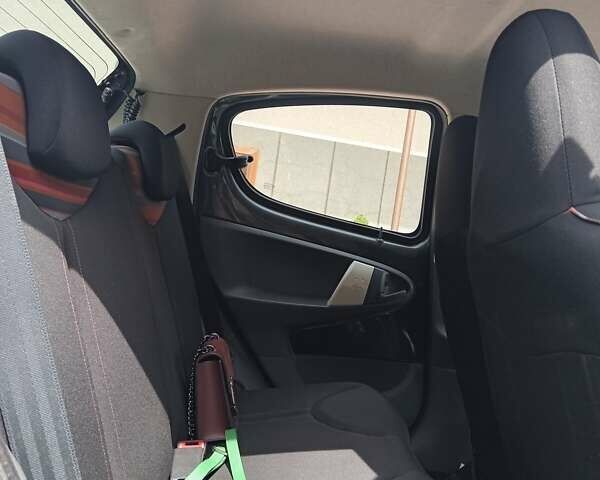 Серый Ситроен С1, объемом двигателя 1 л и пробегом 203 тыс. км за 4500 $, фото 6 на Automoto.ua