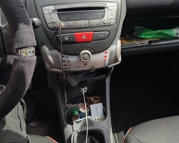 Серый Ситроен С1, объемом двигателя 1 л и пробегом 203 тыс. км за 4500 $, фото 3 на Automoto.ua