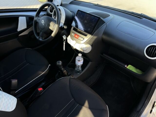 Серый Ситроен С1, объемом двигателя 1 л и пробегом 166 тыс. км за 4399 $, фото 13 на Automoto.ua