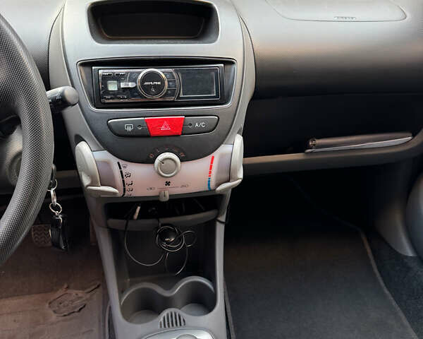 Зеленый Ситроен С1, объемом двигателя 1 л и пробегом 173 тыс. км за 3900 $, фото 14 на Automoto.ua