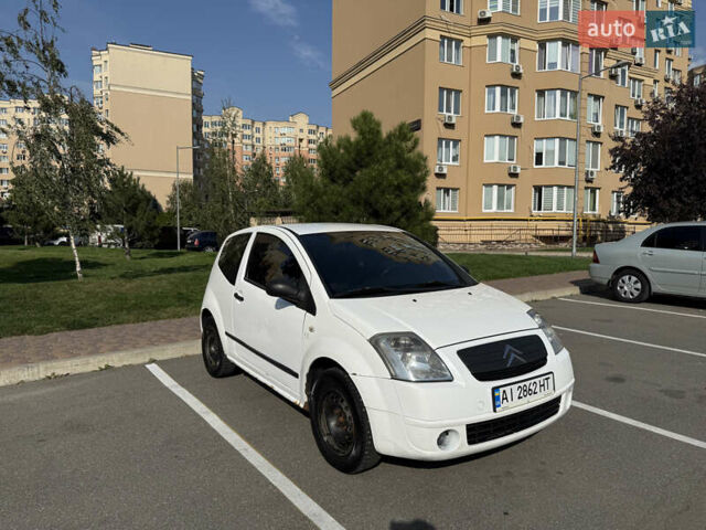 Белый Ситроен С2, объемом двигателя 1.4 л и пробегом 375 тыс. км за 2100 $, фото 2 на Automoto.ua