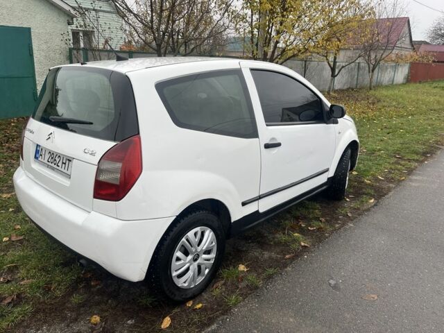 Белый Ситроен С2, объемом двигателя 1.4 л и пробегом 350 тыс. км за 2450 $, фото 2 на Automoto.ua