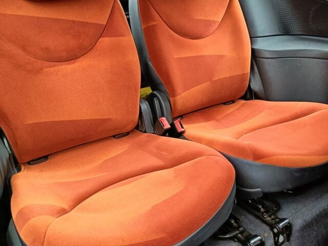 Черный Ситроен С2, объемом двигателя 1.4 л и пробегом 203 тыс. км за 3900 $, фото 4 на Automoto.ua