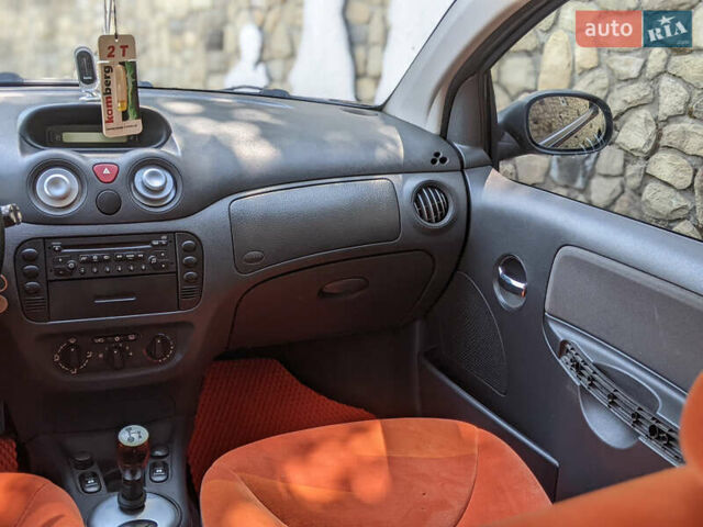 Чорний Сітроен С2, об'ємом двигуна 1.36 л та пробігом 266 тис. км за 3999 $, фото 32 на Automoto.ua