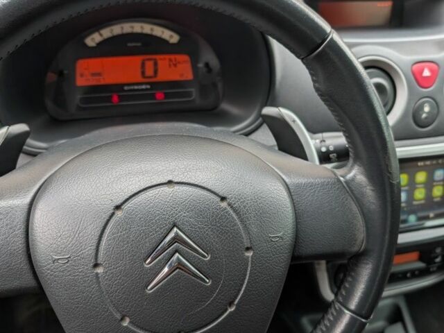 Красный Ситроен С2, объемом двигателя 1.4 л и пробегом 194 тыс. км за 3900 $, фото 4 на Automoto.ua