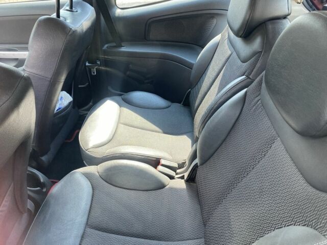 Красный Ситроен С2, объемом двигателя 1.4 л и пробегом 225 тыс. км за 3800 $, фото 5 на Automoto.ua