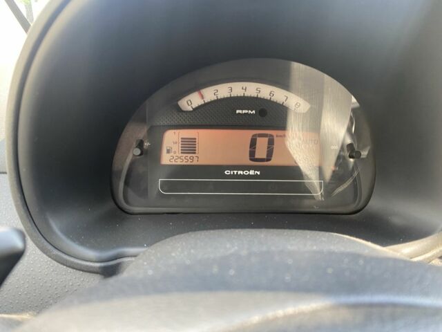 Красный Ситроен С2, объемом двигателя 1.4 л и пробегом 225 тыс. км за 3800 $, фото 6 на Automoto.ua