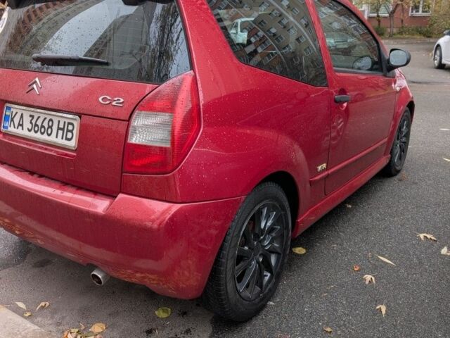 Красный Ситроен С2, объемом двигателя 1.4 л и пробегом 194 тыс. км за 3900 $, фото 2 на Automoto.ua