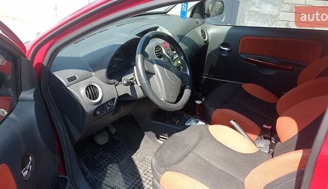 Червоний Сітроен С2, об'ємом двигуна 1.1 л та пробігом 122 тис. км за 4000 $, фото 4 на Automoto.ua