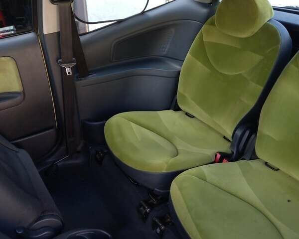 Желтый Ситроен С2, объемом двигателя 1.1 л и пробегом 239 тыс. км за 3800 $, фото 2 на Automoto.ua