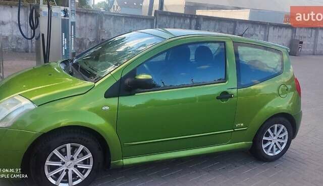 Зеленый Ситроен С2, объемом двигателя 1.36 л и пробегом 172 тыс. км за 3200 $, фото 3 на Automoto.ua