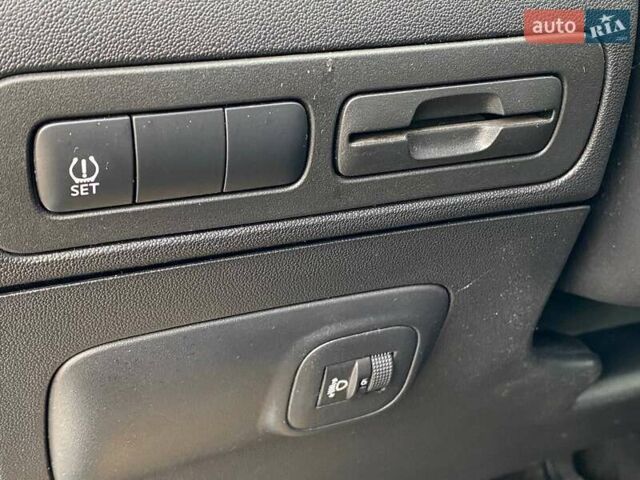 Белый Ситроен C3 Aircross, объемом двигателя 1.2 л и пробегом 87 тыс. км за 11990 $, фото 24 на Automoto.ua