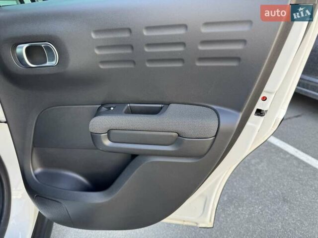 Білий Сітроен C3 Aircross, об'ємом двигуна 1.2 л та пробігом 63 тис. км за 13800 $, фото 29 на Automoto.ua