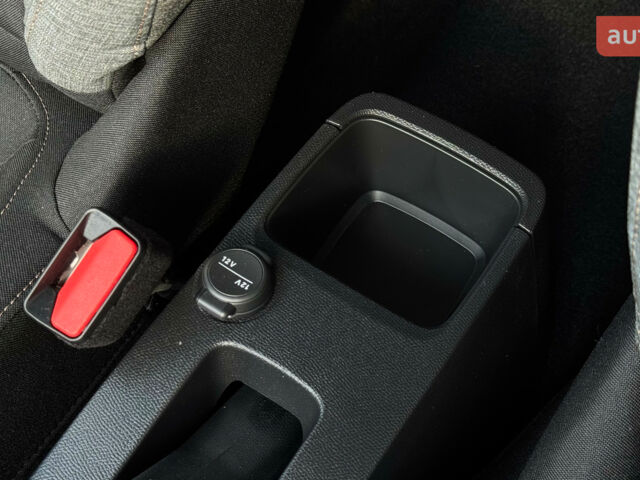 Сітроен C3 Aircross 2025 у Києві на Automoto.ua Сітроен C3 Aircross, об'ємом двигуна 1.2 л та пробігом 0 тис. км за 21143 $, фото 27 на Automoto.ua