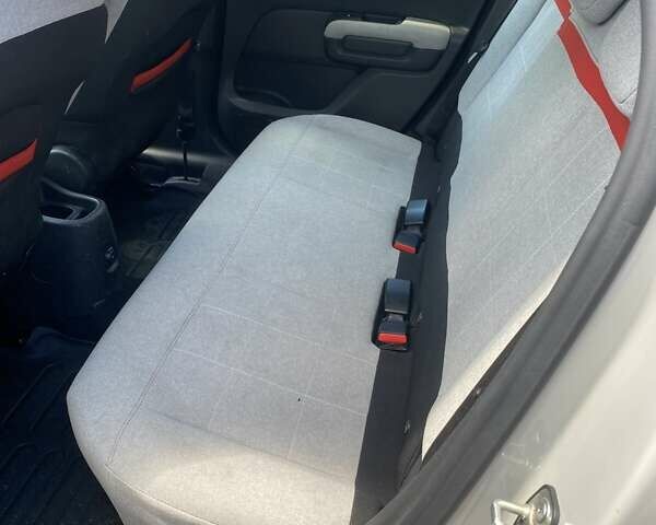 Серый Ситроен C3 Aircross, объемом двигателя 1.2 л и пробегом 140 тыс. км за 10900 $, фото 9 на Automoto.ua